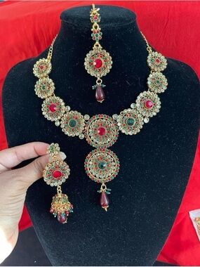 New Traditional Gold-Tone Red and Green Kundan Necklace Set